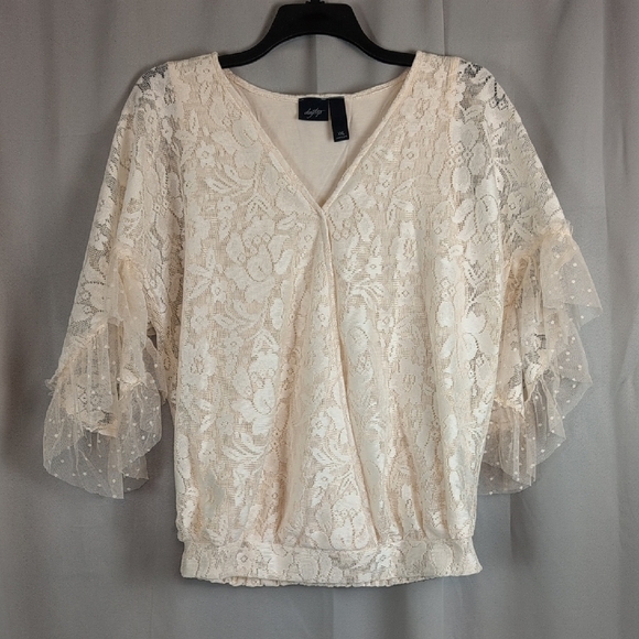 Daytrip Cream Flutter Sleeve Asymmetrical Blouse - Picture 1 of 6